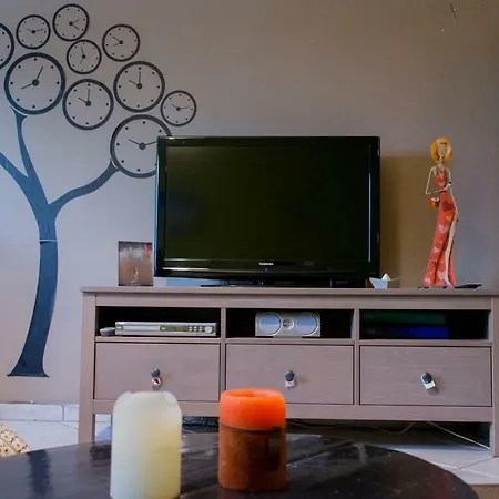 Yannis Studio Apartment Drama